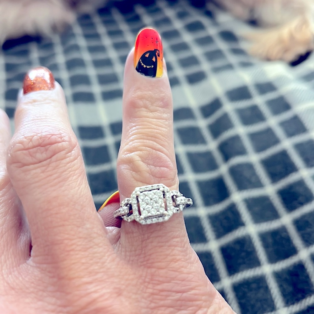 White gold diamond ring